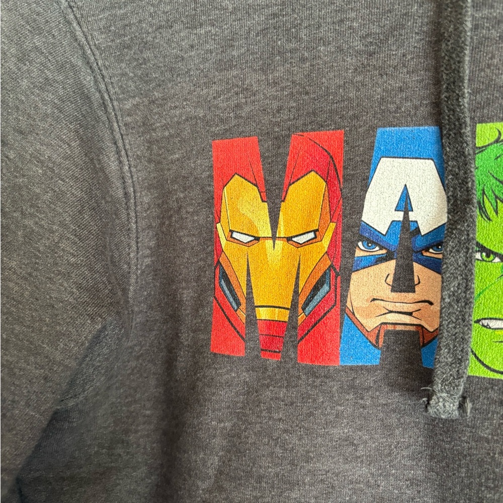 Marvel hooded sweatshirt  featuring many of the characters. Size small.See below - Picture 2 of 11